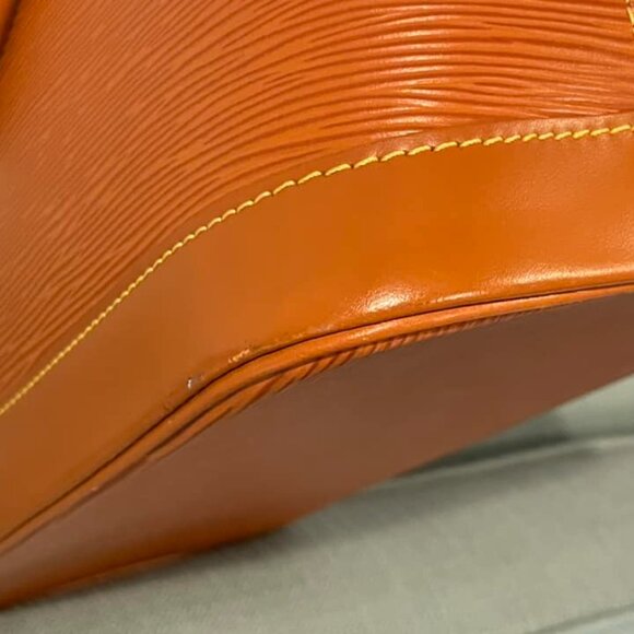 Louis Vuitton Vintage Epi Alma - Picture 7 of 16